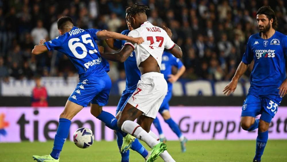 在篮球场上 在篮球场上